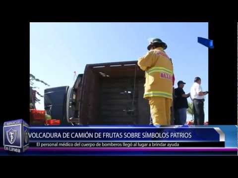 Volcadura de cami�n de frutas sobre Avenida S�mbolos Patrios 