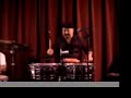 Orestes Vilato, mi­tico timbalero cubano fundador de la Fania All Stars. Reemplazado por Nicky Marrero. Toco tambien con Carlos Santana.
