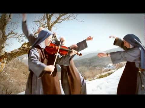 Brown and Blue - Clip du Carmel de Marie Vierge Missionnaire