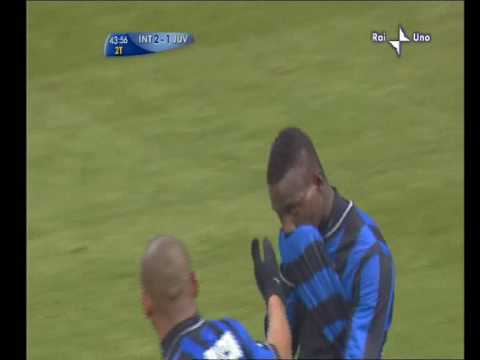 Lucio e Balotelli - l'Inter stende la Juve in Coppa Italia