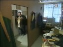krawieckie no?yce w charakterze szczyg?a, materia? w jode?k? zamiast sosny itp... kr�tko m�wi?c, inscenizacja niebanalna i drobiazgowo dopracowana. 

no i ten najbardziej dla nas urzekaj?cy fragment samego wiersza:
� spa?, a? si? wreszcie zbudzi? na wiosn?. 
pomy?la?: 