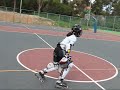 Skate to one direction in circles and keep your eyes on the opponent.החלק במעגלים עם הפנים לכיוון היריב.