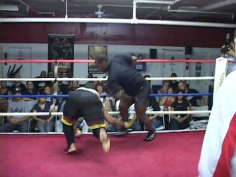 Shawn Obasi shows off his Wing Chun with a 18 Sec KO