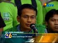 Aksi kekerasan Front Pembela Islam di Monas pada Ahad kemarin menuai kecaman. Itu terungkap dalam apel siaga ribuan santri Pondok Pesantren Al Asryiah Nurul Iman di Parung, Bogor, Jawa Barat, Selasa (3/6). Mereka menilai tindakan FPI sudah anarkis dan meminta pemerintah mengusut tuntas insiden Monas. Apel siaga itu sendiri digelar untuk mempersiapkan pelaksanaan razia terhadap anggota FPI.Aliansi Masyarakat Majalengka, Jabar, juga menuntut FPI dibubarkan. Dalam orasinya di Kantor Bupati dan DPRD Majalengka, massa menilai FPI telah melakukan tindak pidana penganiayaan serta selalu berbuat anarkis dalam setiap aksinya. Berbagai organisasi masyarakat di Banyumas, Jawa Tengah, bahkan merazia anggota FPI sebagai wujud kecaman terhadap tindakan FPI yang telah merusak citra Islam.Puluhan orang dari berbagai organisasi masyarakat di Yogyakarta juga berunjuk rasa di kantor DPRD setempat menuntut penegak hukum menindak tegas pelaku kekerasan. Mereka meminta pemerintah membubarkan FPI yang dinilai mencemarkan Islam dengan aksi kekerasannya.Aksi kekerasan FPI juga dikecam keras Garda Bangsa. Organisasi kepemudaan di bawah Partai Kebangkitan Bangsa menuntut pemerintah membekukan FPI. Mereka akan mengupayakan hal itu secara politik termasuk menemui Presiden dan Wakil Presiden. Jika pemerintah tak bisa tegas, Garda Bangsa siap membubarkan FPI secara fisik.Tuntutan pembubaran FPI juga disuarakan ormas di Surabaya, Jawa Timur. Aliansi Masyarakat Cinta Damai yang merupakan gabungan Garda Bangsa, Pagar Nusa, dan Himpunan Mahasiswa Islam ini menilai FPI telah mencoreng Islam yang mengajarkan cara-cara damai. Pemerintah diberi waktu 1 X 24 jam. Bila tak direspon positif, mereka akan membubarkan paksa FPI di Jatim.Ratusan warga Nahdlatul Ulama dan aktivis Pergerakan Mahasiswa Islam Indonesia berdemonstrasi di Gedung DPRD Kota Malang, Jatim. Massa meminta seluruh anggota Dewan mendukung aksi menuntut pembubaran FPI. Unjuk rasa diwarnai konvoi kendaraan di jalan-jalan protokol Kota Malang.Aksi serupa berlangsung di depan Kantor Kejaksaan Negeri Pasuruan, Jatim. Sejumlah ulama dan santri mengecam keras tindakan brutal FPI. Mereka menuntut penegak hukum bertindak tegas terhadap pelaku penyerangan di Monas dan segera membubarkan FPI.Kejari Pasuruan berjanji segera menyampaikan tuntutan tersebut ke Mahkamah Agung dan sejumlah menteri terkait. Apabila dalam waktu dekat pemerintah tidak segera merespon tuntutan itu, para pengunjuk rasa mengancam membubarkan FPI secara paksa.