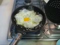 Huevos fritos con t�cnica de romper la clara