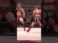 長野じゅりあの突きに対して山下実優がコツコツとローキックを当てて消耗させた上でヘッドロックでグラウンドへ。ヒリヒリ。 東京女子プロレス「Still Incomplete '22」 2022年4月9日