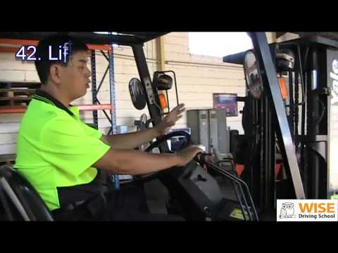 how to drive a electric forklift