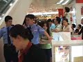 Mai Phuong Thuy bieu dien ao cuoi tai Diamond Plaza