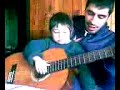 Eric tocando la guitarra