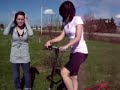 dedey sur sa trotinette