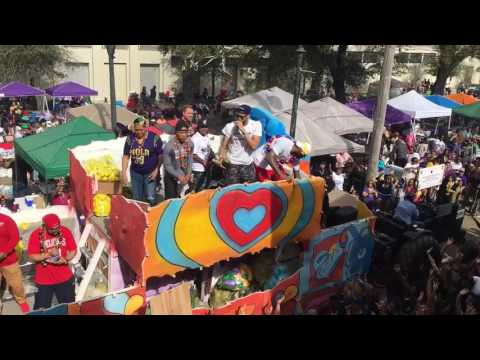 Pelicans Stars Anthony Davis & DeMarcus Cousins Ride In Zulu Parade