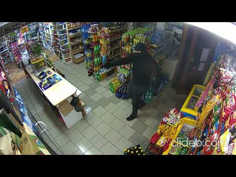 Napad na sklep 14.02.2020. Kasjerka przegoniła go mopem!