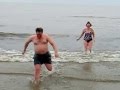 videos de Thanksgiving Dip In Lake Erie