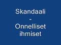 Finnish hiphop - check it out
-
Ei näyttänyt olevan aiemmin, niin päätin lisätä.

LYRICS

Onnellisil ihmisil on onnelliset olot
Niil on oikeelliset arvot sekä hopeevihree Volvo
Ne kokee niitten olemisen sokeriseks loistoks
istuttaa puita pihamaalle omenien toivos
Onnelliset miehet ei käy bordellien hoidos
ne teki IT-kaupoil tosi korkeet bisnesvoitot
ja vahtikoira karkottaa jo ovelt sit ne roistot
ettei taidekokoelmat lähe roskajengin poistoon

Onnellisil vanhemmil on onnellinen parisuhde
vastaukset lastensa ongelmille valistukses
nuoret tajuu et ne säästyy molempien valitukselt
kuhan oppii peittää niitten todellisen ahdistuksen
Onnellisil naisil ei oo edes vaihdevuosii
miehil erektio-ongelmaa tai verenpainehuolii
ne tekee kaiken huolimatta mitä muut niist kelaa
ne osaa tehä duunii ekaks, sit vast huvitella

[Chorus]
Mä en haluu muut ku löytää onnen vaa
mis on vika mähän synnyin onnelaan
enkä tiedä yhtään mistä onnen saan
tuntuu etten ois olemas ollenkaan

Ne jaksaa siivota, kaikki on toistaan hienompaa
lapset soittaa pianoo ja loistaa yleistiedollaan
18-vuotissynttäreil ne vetää mietoja
ja äitienpäivän kerää lähimetsäst kieloja

Mielijohteest ne ei mee mukaan vaa kalkuloi
ja illal yksin kukaan niist ei runkkaa vaan masturboi
kun ne muuttaa kotoo niitten vanhemmil on asuntoi
jois asuu voi jos omil rahoil pystyy maksaa laskut pois

ne pitää rapujuhlii niitten luksusasumuksis
niis on onnellisii vierait jotka tuskin sammuu puskii
ne puhuu kaikest kuten työttömyyden kasvust tunnin
sit lähtee et ne kerkee levänneinä aamul duuniin

nää ihmiset itkee vaan lopputeksteis
niin vähän ettei naama oo sotkus meikeist
ne on virkein ja lukeneina lopputenteis
kai niitten koko onnellisuus johtuu geeneistä

[Chorus]x2

