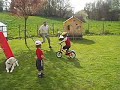 Gustin fait du velo pour la premiere fois!