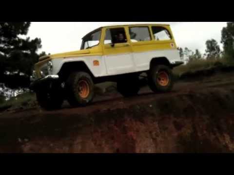 rural - Lá vamos nós testar a Ruralzinha no barranco... e no alagado também. 100% aprovado !!! Land Rover e Troller uma ova.... A Rural comanda... kkkkk..... Élison ...