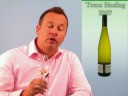 Das Weingut Trenz wurde 1670 gegründet und ist seit dieser Zeit im Familienbesitz. Auf 10 ha Rebflächen werden 85% Riesling, 12% Spätburgunder und 3% Weißburgunder angepflanzt. Seit 1998 ist der junge Michael Trenz Chef des Hauses. Noch mehr als seine Vorfahren sucht er nach eigenen Wegen, um die Qualität seiner Weine an die Spitze der Region zu führen. 