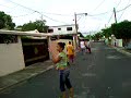 se quema  un almbre de la luz eletrica 
y salen los curiosos  a  ver