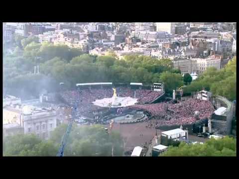 The Queens Diamond Jubilee Concert Robbie Williams wooo hoo