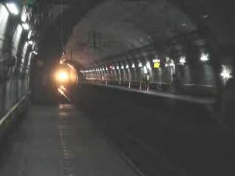 北陸本線筒石駅 特急はくたか通過