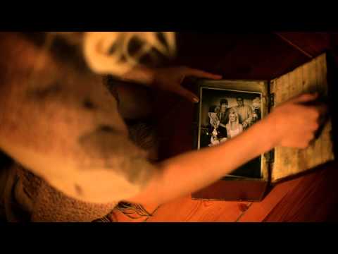 Karlien van Jaarsveld – Jakkals Trou met Wolf se Vrou(music video)