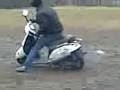 videos de drifting pe namol cu scuteru ... :))