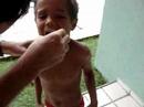 Dentista ensina como  escovar os dentes
