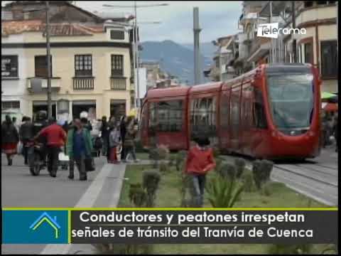 Conductores y peatonales irrespetan señales de tránsito del tranvía de Cuenca