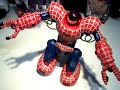 Shiny Media's Susi Weaser checks out the Spidersapien, the Robosapien designed to tie in with the Spiderman movie.
