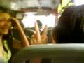 niñas arriba de un camion urbano en gve