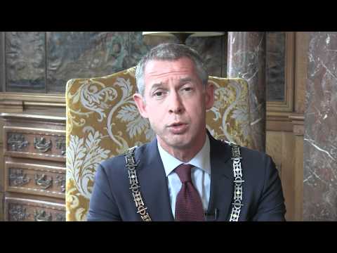 Burgemeester Hoes waarschuwt