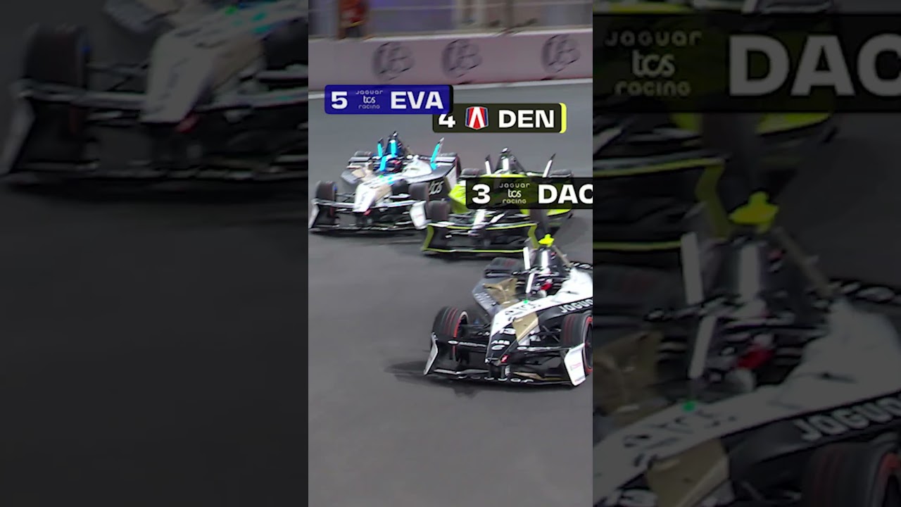 A FIERCE battle 😮‍💨 #JeddahEPrix #FormulaE #Motorsport #Racing