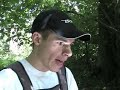 Jens og Ole tager en sommerdag hen til deres lokale å, for at fange havørreder.