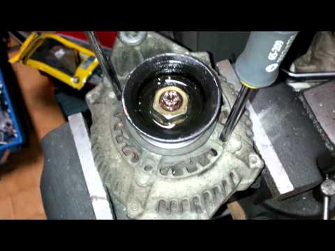 how to remove alternator pulley