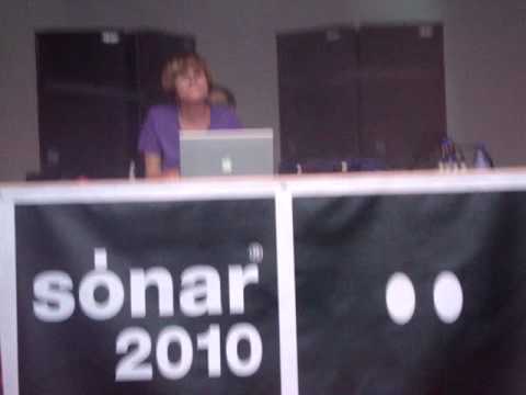 SONAR 2010: Viernes noche o como una gallega aplastó a plastikman