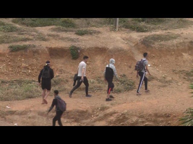 معاناة الشباب للوصول الى سبتة