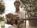 tony green e paolo pantaleoni improvvisano un brano di gipsy jazz nel campo del getto di venezia 
video di daniele frison