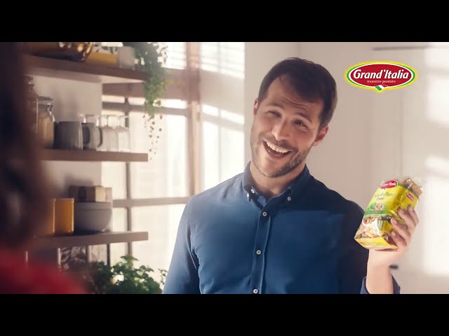 Acteur Yaron en actrice Amanda in Grand’Italia TV commercial