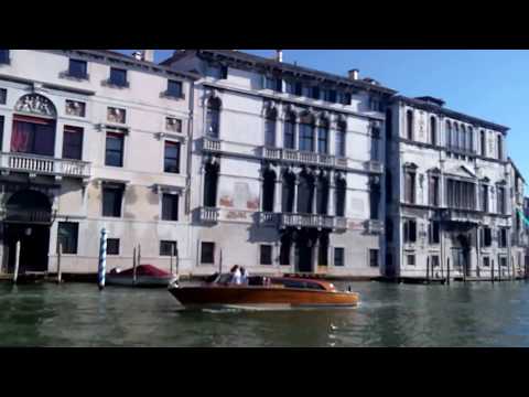 Venedig - Vaporetto-(Wasserbus)-Fahrt - Canal Grande  ...