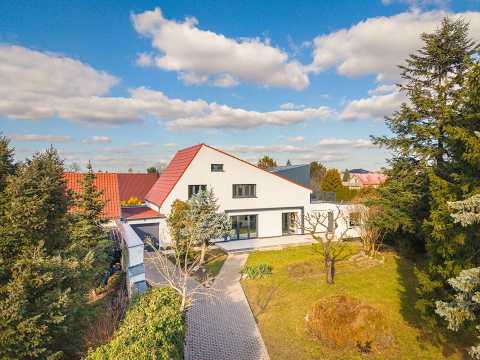 Video Pronájem úžasného RD 5KK s 3 koupelnami - 224 m2, se zahradou a garáží, Na Konečné, Praha 4 Písnice