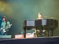 ho'down 2006 - europeans do it better!
gavin degraw live from leuven, belgium on august 14th 2006 playing she holds the key. (sound gets a bit bad halfway thru, it started to really rain a lot so i needed to protect my camera a bit with a my hand)