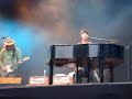 ho'down 2006 - europeans do it better!
gavin degraw live from leuven, belgium on august 14th 2006 playing she holds the key. (sound gets a bit bad halfway thru, it started to really rain a lot so i needed to protect my camera a bit with a my hand)