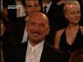 Hugh Laurie  presentando un Emmy