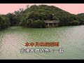 遙遠聽到這首熟悉的旋律輕唱起曾陪我走過風和雨親愛的你站在金色的過去在這裡留下灰色的自己人們傳說一個童話太美麗美麗的令人懷疑我卻知道它在哪裡唱著這首歌給你這是童話的謎底你的笑容我的甜蜜依然在這裡延續夢幻是誰的唯一水中月映花瓣雨彷彿我們依然在一起我們還手牽著手在那個燦爛的季節世界慢慢的流轉凝結成這首歌唱著這首歌給你這是童話的謎底你的笑容我的甜蜜依然在這裡唱著夢幻是誰的唯一水中月映著花瓣雨那裡我們永遠在一起