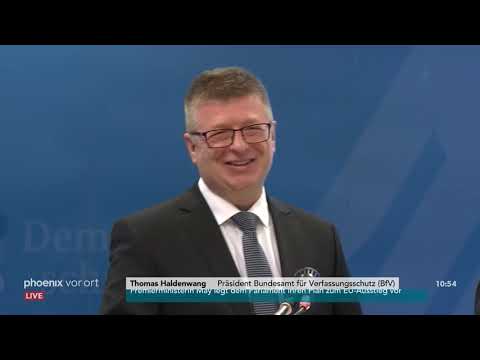 Pressekonferenz zur Einführung des neuen Verfassungss ...
