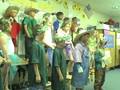 videos de Caitlin as a weed - 2nd grade school concert.
