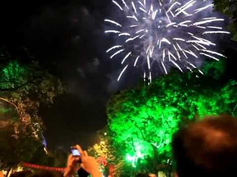 Clip- Ðông ngh-t bn tr- di xem pháo hoa ti 2-9 - Ð-i s-ng - Kênh14 - Channel for Teens.flv