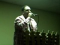 Elvin Perez cantando Estoy Rompiendo Cadenas