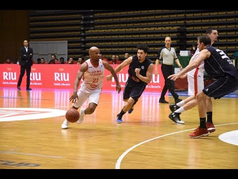Donar TV vanuit Sofia, Bulgarije met Martin de Vries, Chase Fieler, Danny Gibson & coach Braal