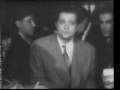videos de Orson Welles deals with the aftermath of his broadcast of War of the Worlds.